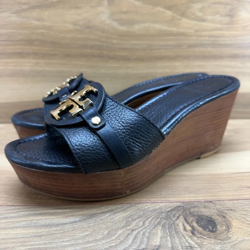 Tory Burch Patti Wedge Sandals 7 M Black Tumbled Leather Gold Miller Logo Resort